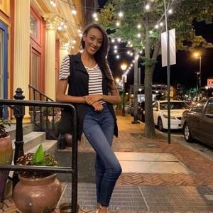 Meet your Posher, Danielle